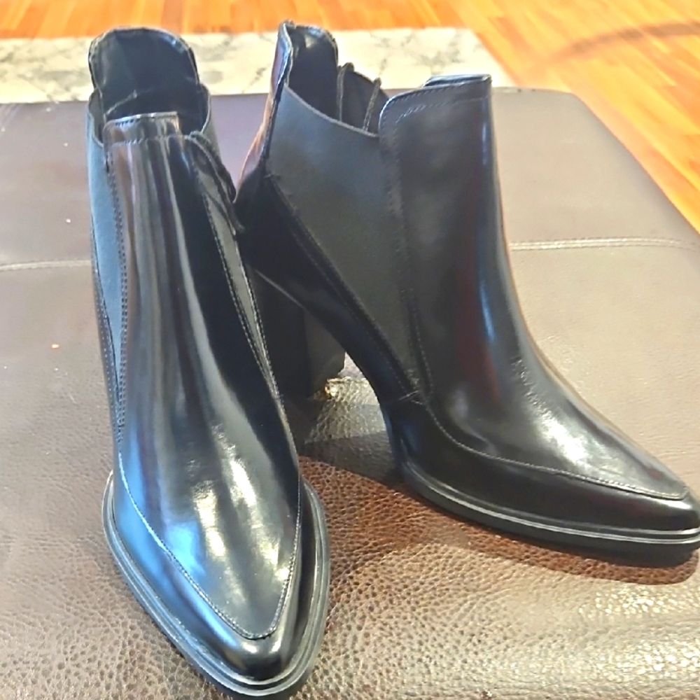NWOT Savida Black Ankle Leather Boots